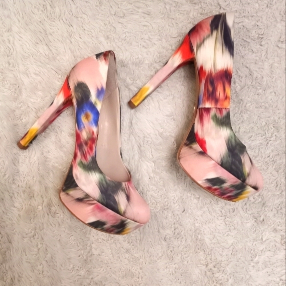 GUESS Ette Pastel Pink Blue Watercolor Floral Indie Sleeze Y2K Platform Heel 7